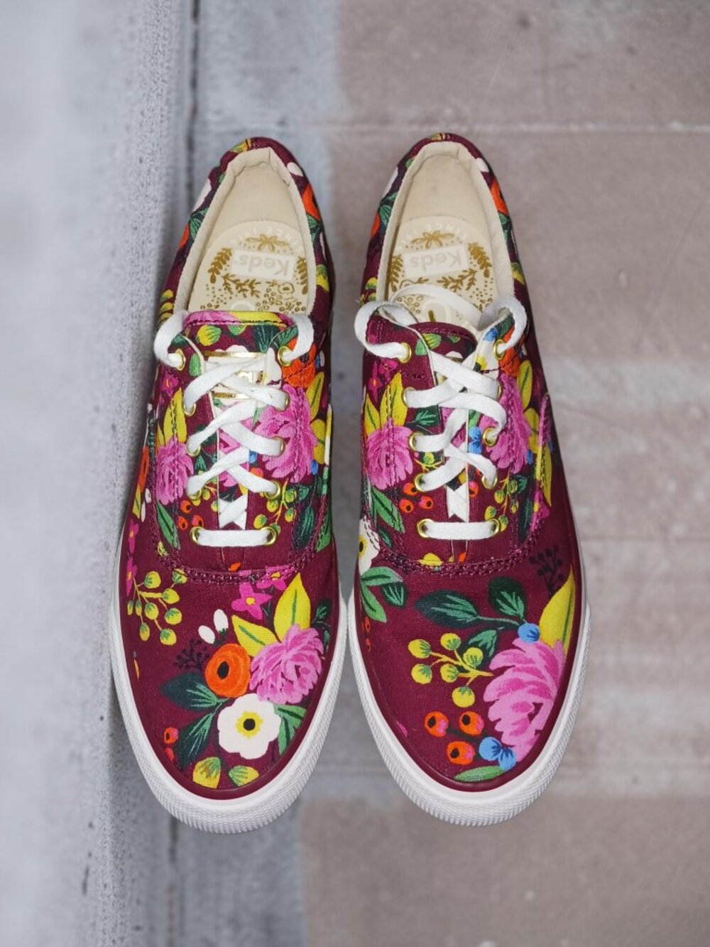 Keds Floral Canvas Sneakers Size 8 Burgundy Multi Color Lace Up Shoes - Picture 2 of 5